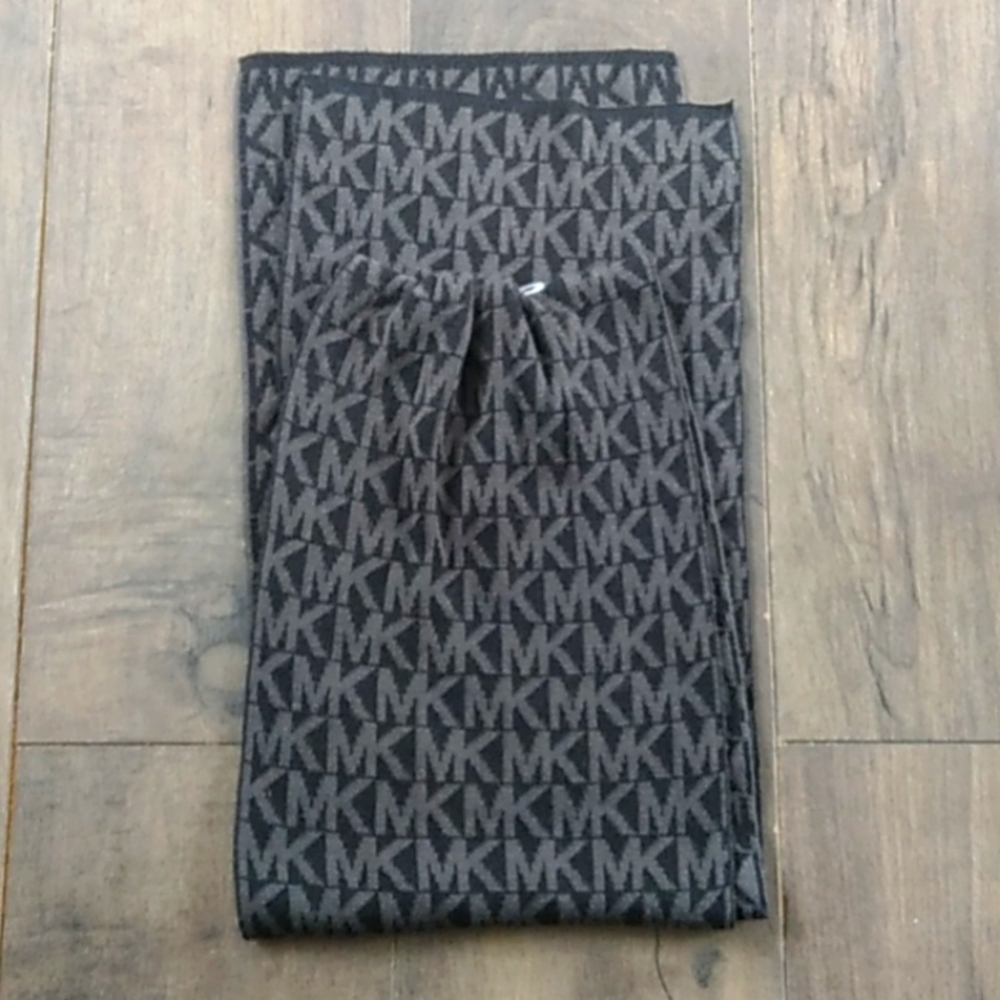 MICHAEL BY MICHAEL KORS BLACK/ TAN LOGO SCARF O/S
